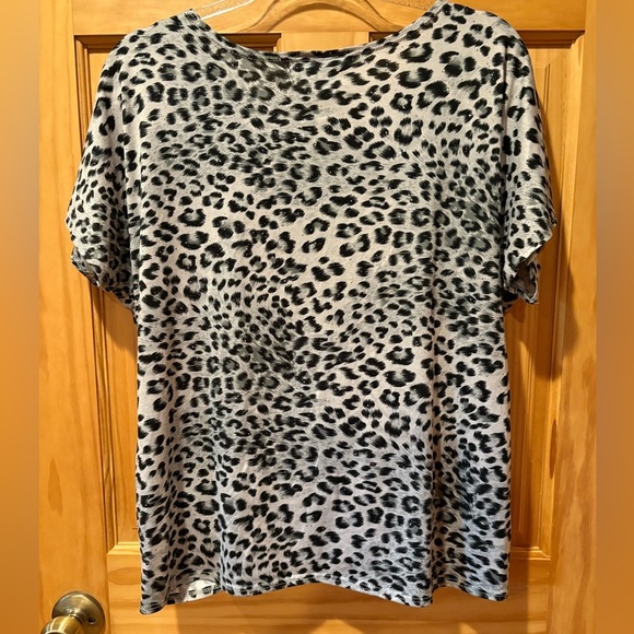 OMT Fashions, women’s size 2X featuring an animal print with subtle sparkles - Picture 2 of 9